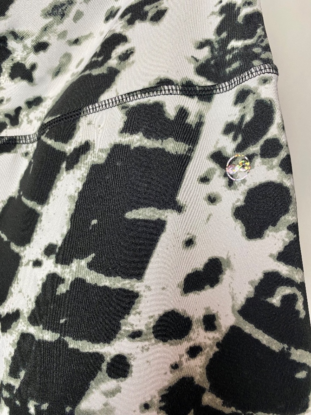 ABS Womenʻs Black & White Graphic Print 7/8 Length Style Yoga Pants Medium - Picture 5 of 8